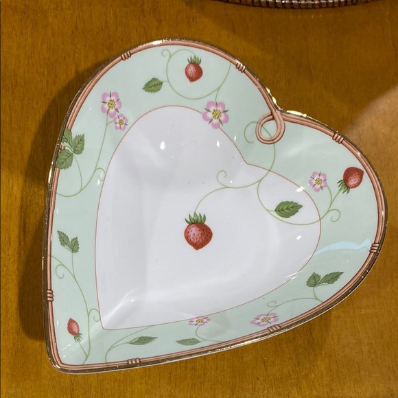 Wedgwood Other - Wedgewood Wild Strawberry Bone China Heart Dish!